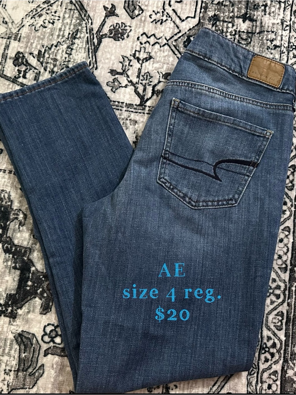 American Eagle Outfitters Straight Leg Jeans in Mid Blue